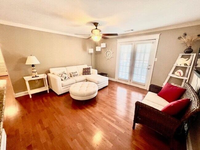 Foto del edificio - Waterfront Fully Furnished Condo!