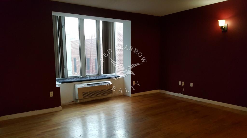 Foto principal - 8820 Parsons Blvd