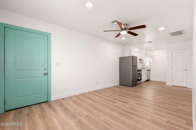 Foto del edificio - 1646 E McKinley St