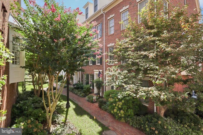 Foto del edificio - 1223 Roundhouse Ln