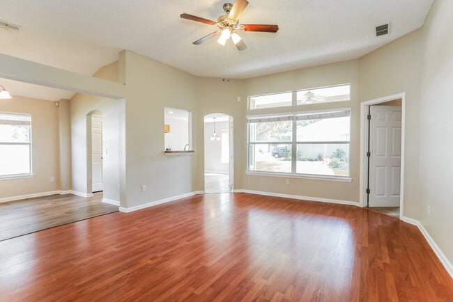 Foto del edificio - 8059 Carisbrook Ct