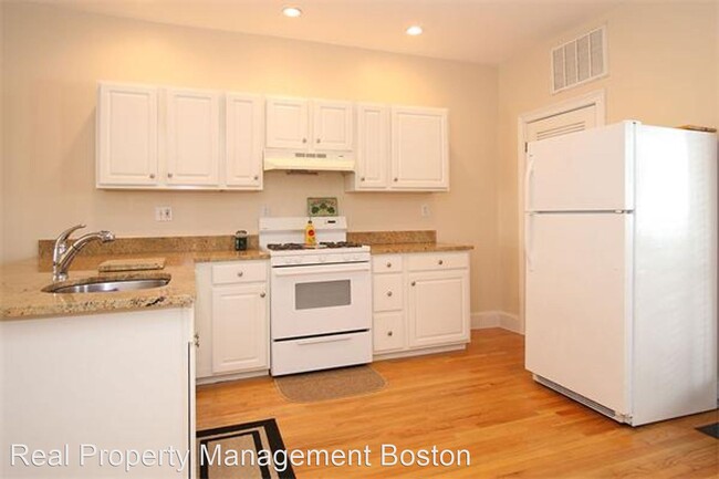 Building Photo - 2 br, 1.5 bath House - 7 Brewster St Apt. 1