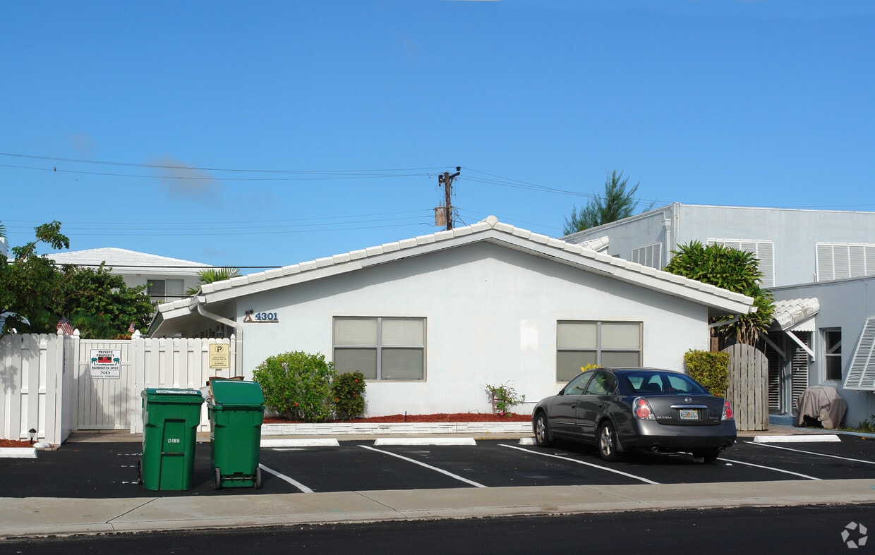 Building Photo - 4301 Bougainvilla Dr