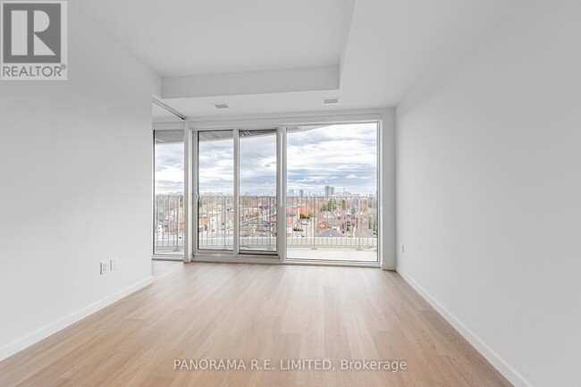 Building Photo - 689-689 The Queensway