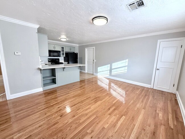 Photo - Updated 2BD 1BA Apartment in Historic Crown Heights!!