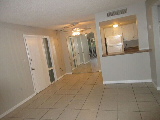 Building Photo - 574 Orange Dr
