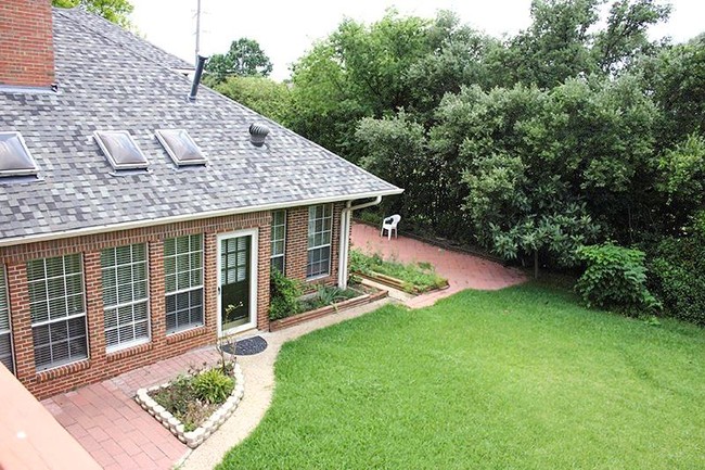 Building Photo - 7015 Winding Creek Rd