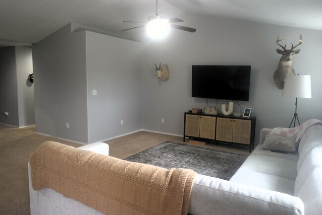 Foto del edificio - Short Term Lease Available!