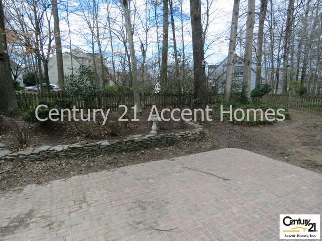 Building Photo - 6570 Rockland Dr