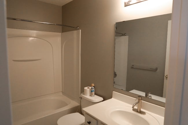 Building Photo - 8017 Stratford Cir S