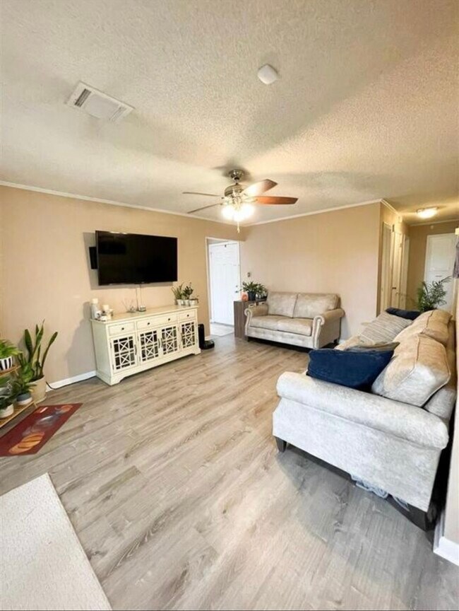 Foto del edificio - 328 NW 65th St