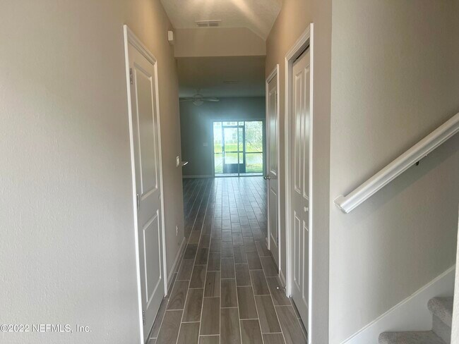 Foto del edificio - 421 Boracay Cir