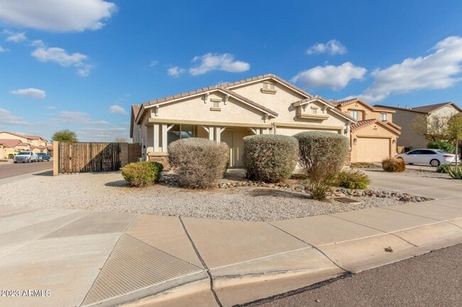 Building Photo - Nicely Updated 4 bed, 2 bath on corner lot