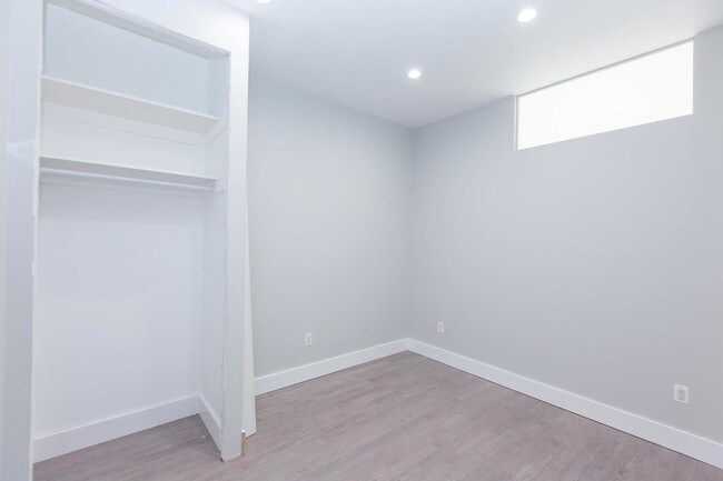Foto del edificio - 284 Driggs Avenue