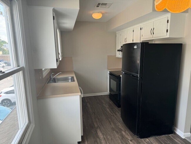 Building Photo - 1 Bedroom Apt Available in Hellertown PA