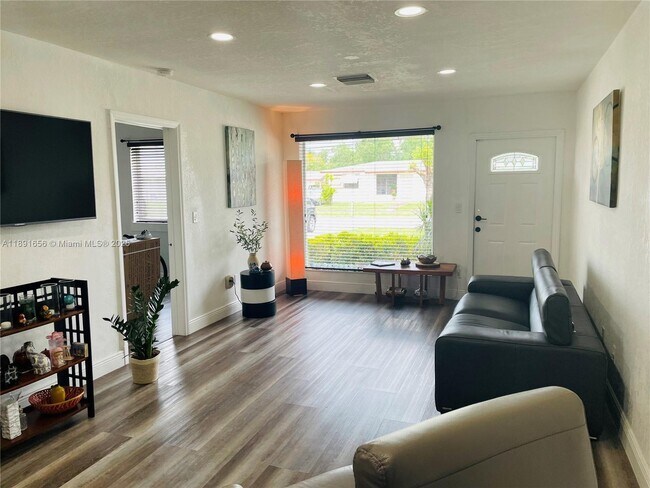 Foto del edificio - 3500 SW 36th St