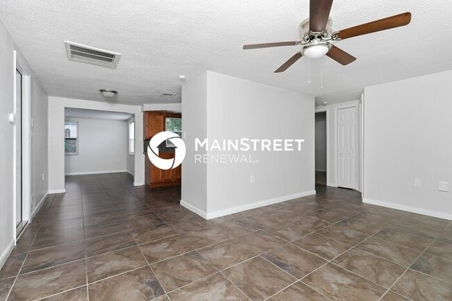 Building Photo - 3 Bedroom Pet-Friendly Home in Port Richey, FL with Main Street Renewal