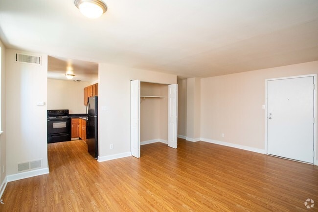 1BR, 1BA - 791 SF - Georgian Court