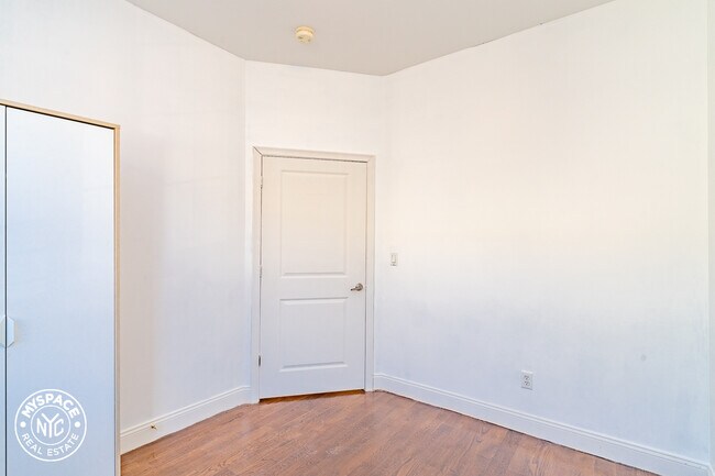 Foto del edificio - 30-86-86 36th St