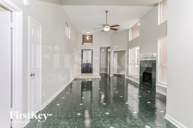 Foto del edificio - 8418 Elm Lake Dr