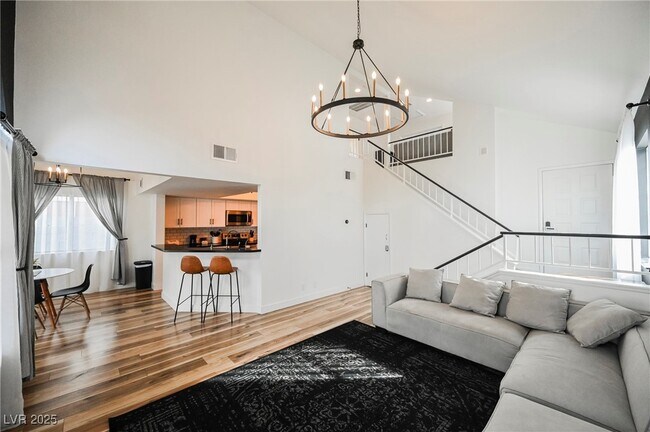 Foto del edificio - 1640 Crystal Shadows Cir