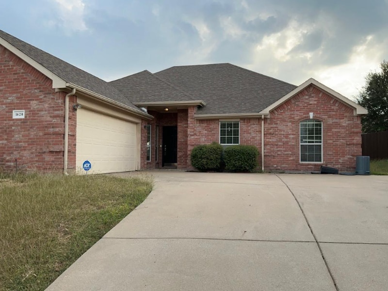 Primary Photo - 1620 Northview Dr