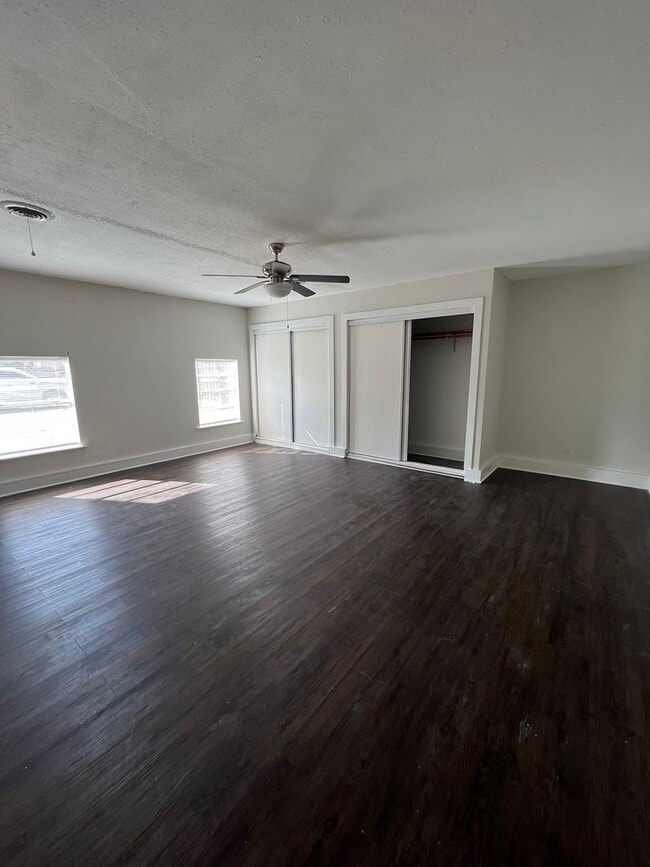 Building Photo - Spacious Home