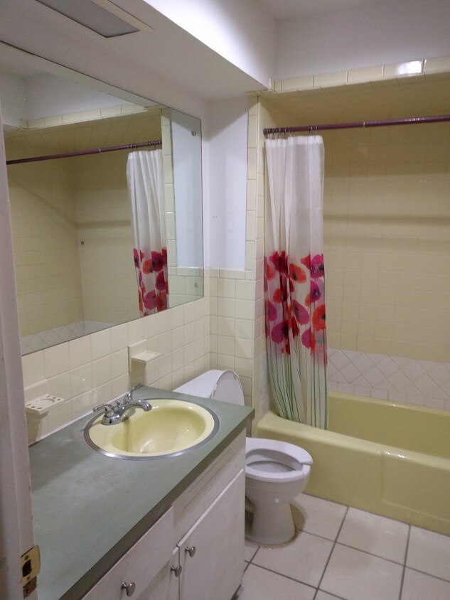 Bathroom - 12 NY-5