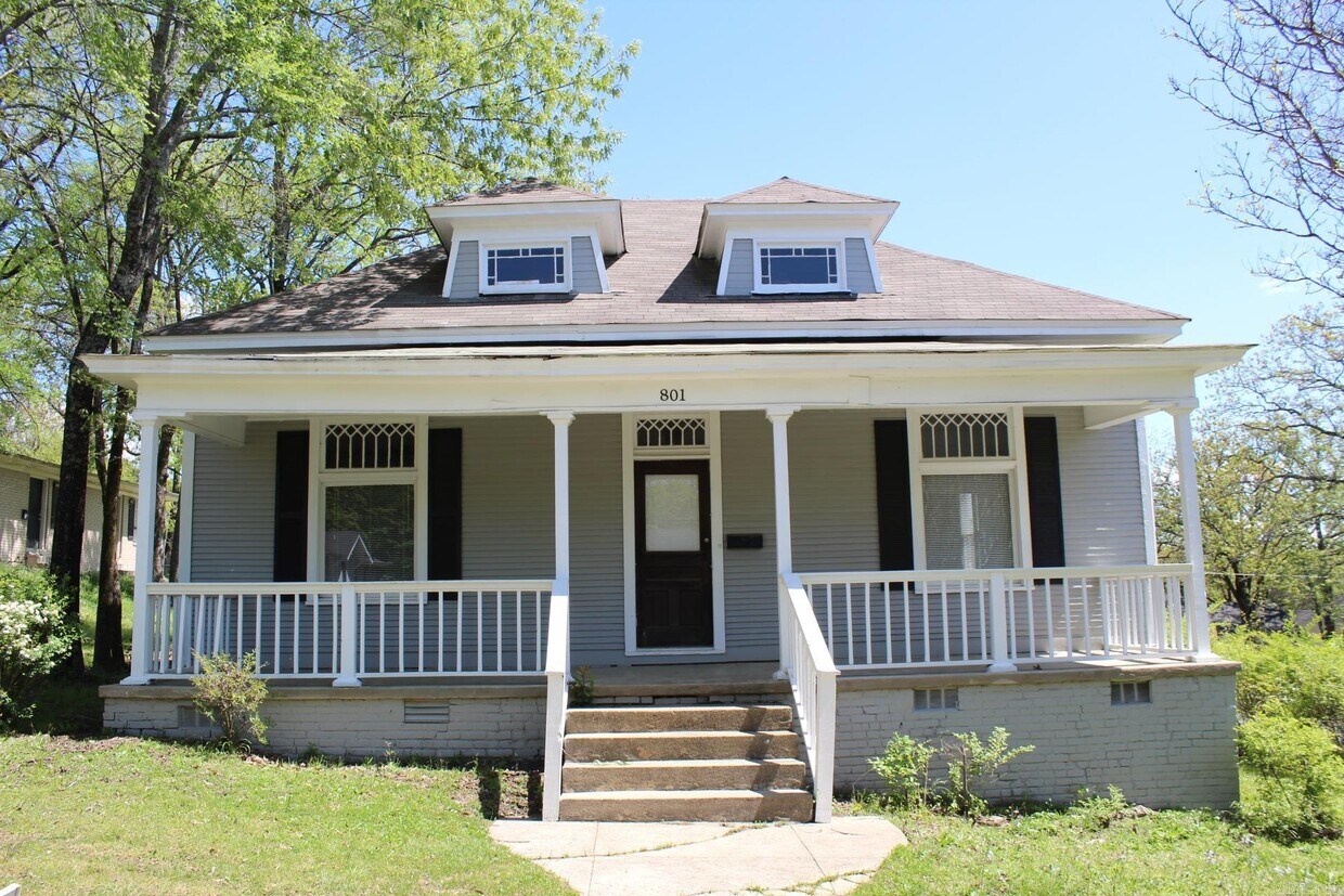Foto principal - 801 N Van Buren St