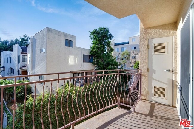 Foto del edificio - 1731 Corinth Ave