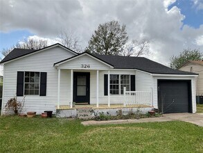 Building Photo - 326 E 1st St