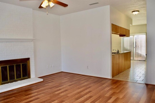 Building Photo - 208 Samuel Blvd