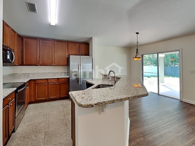 Foto del edificio - 351 N Twin Maple Rd