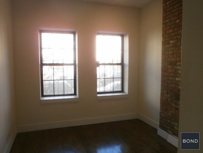 Building Photo - 746 Macdonough St