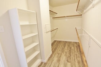 Building Photo - 6267 Brenwood Cir