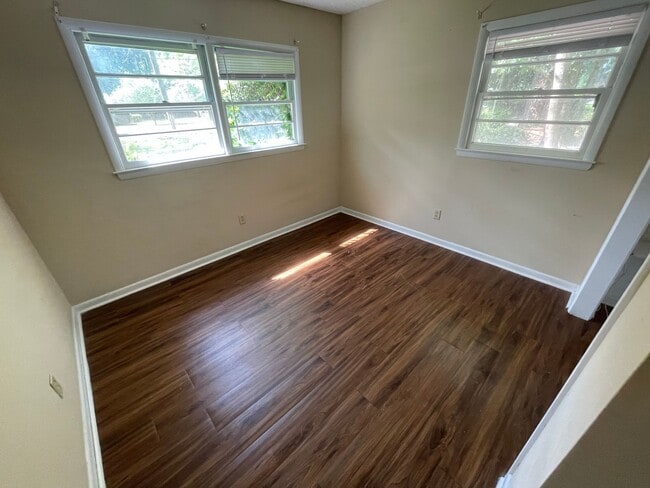 Building Photo - 223 S Edgewood Dr