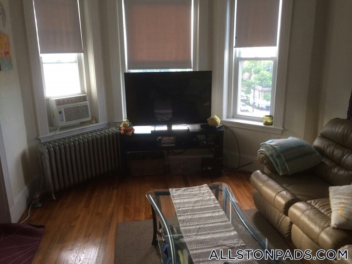 Foto principal - 1334 Commonwealth Ave