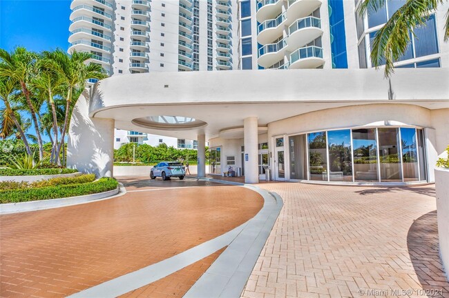 Building Photo - 18671 Collins Ave