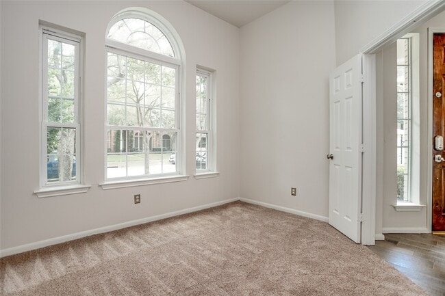 Building Photo - 5818 Pebble Bank Ln