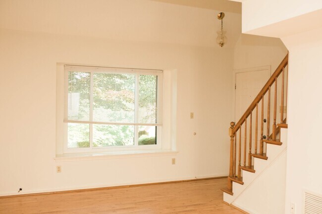 Foto del edificio - 281 Autumn Grove Ct