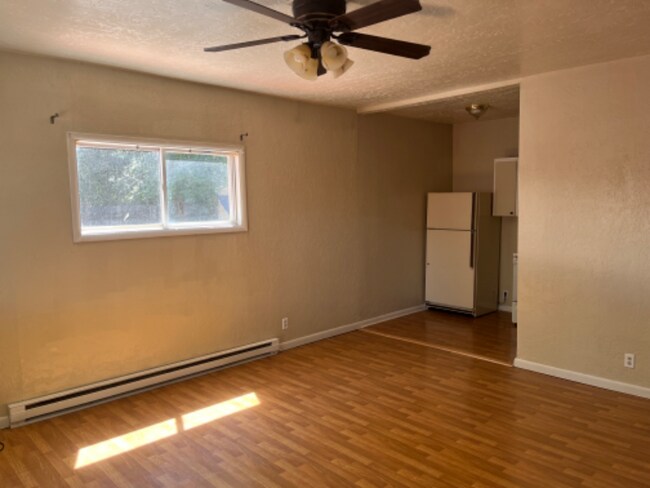 Building Photo - 221 Robbins Ave