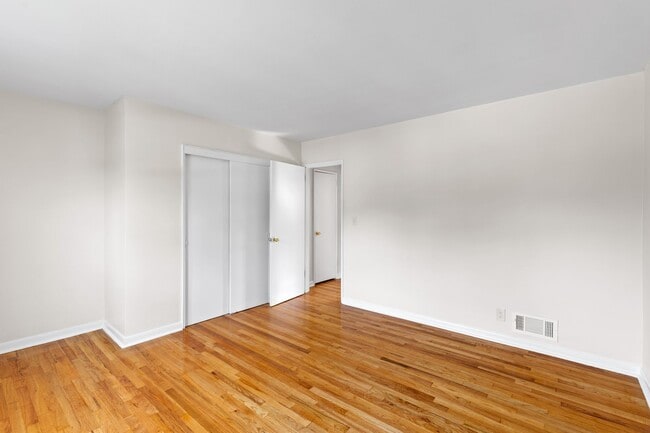 Building Photo - Lexander Manor Apartments