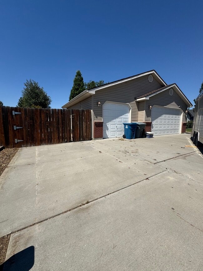 Building Photo - 1405 Kursten St