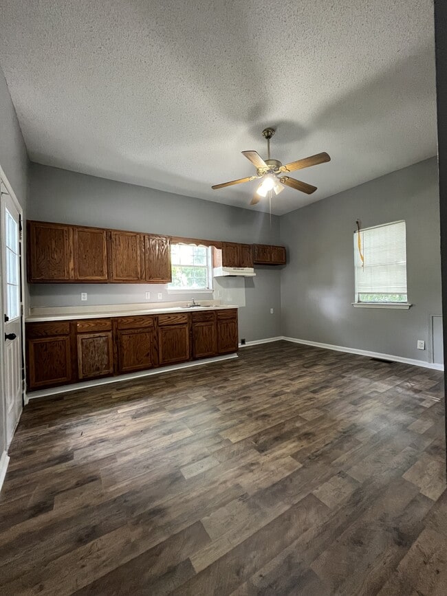 Building Photo - 124 Tuxedo Dr