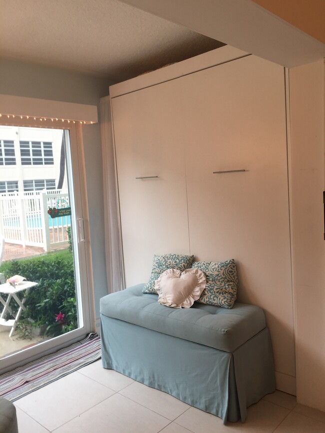 Wall bed - 3851 N Ocean Blvd