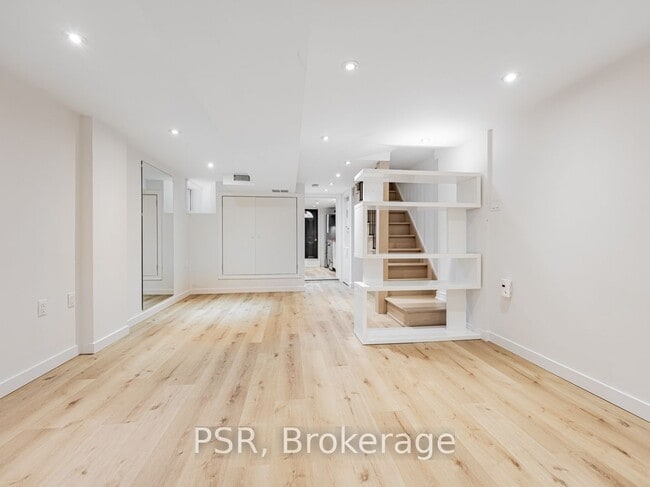 Photo du bâtiment - 371 Mcroberts Av