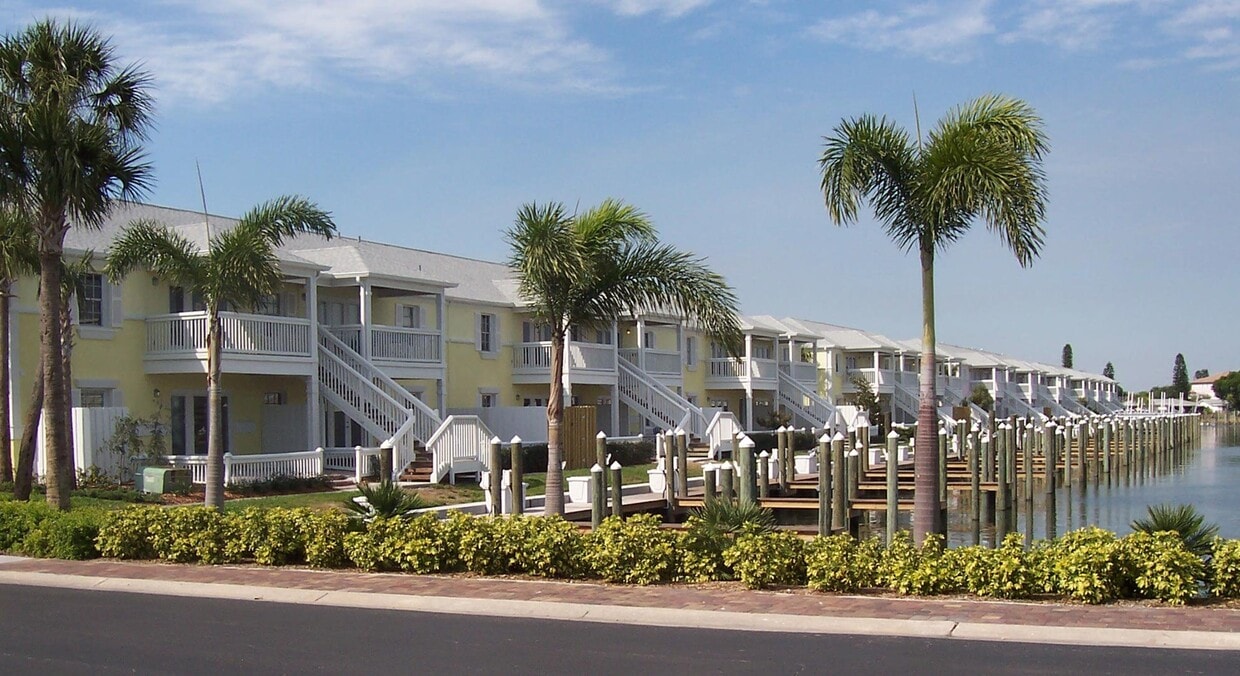 Photo - 4984 Beach Dr SE (Saint Petersburg, FL)