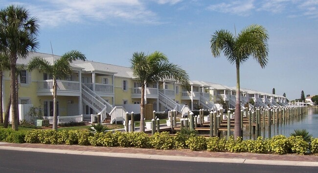Building Photo - 4984 Beach Dr SE