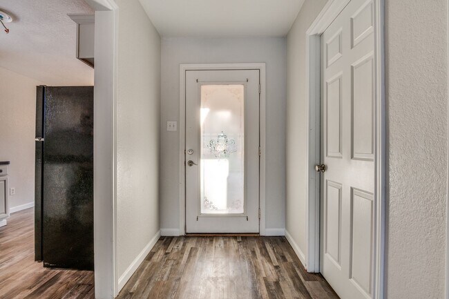 Building Photo - Charming Brick Home with Spacious Layout, ...