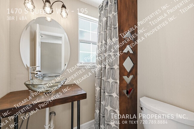 Photo - 1470 S Quebec Way House